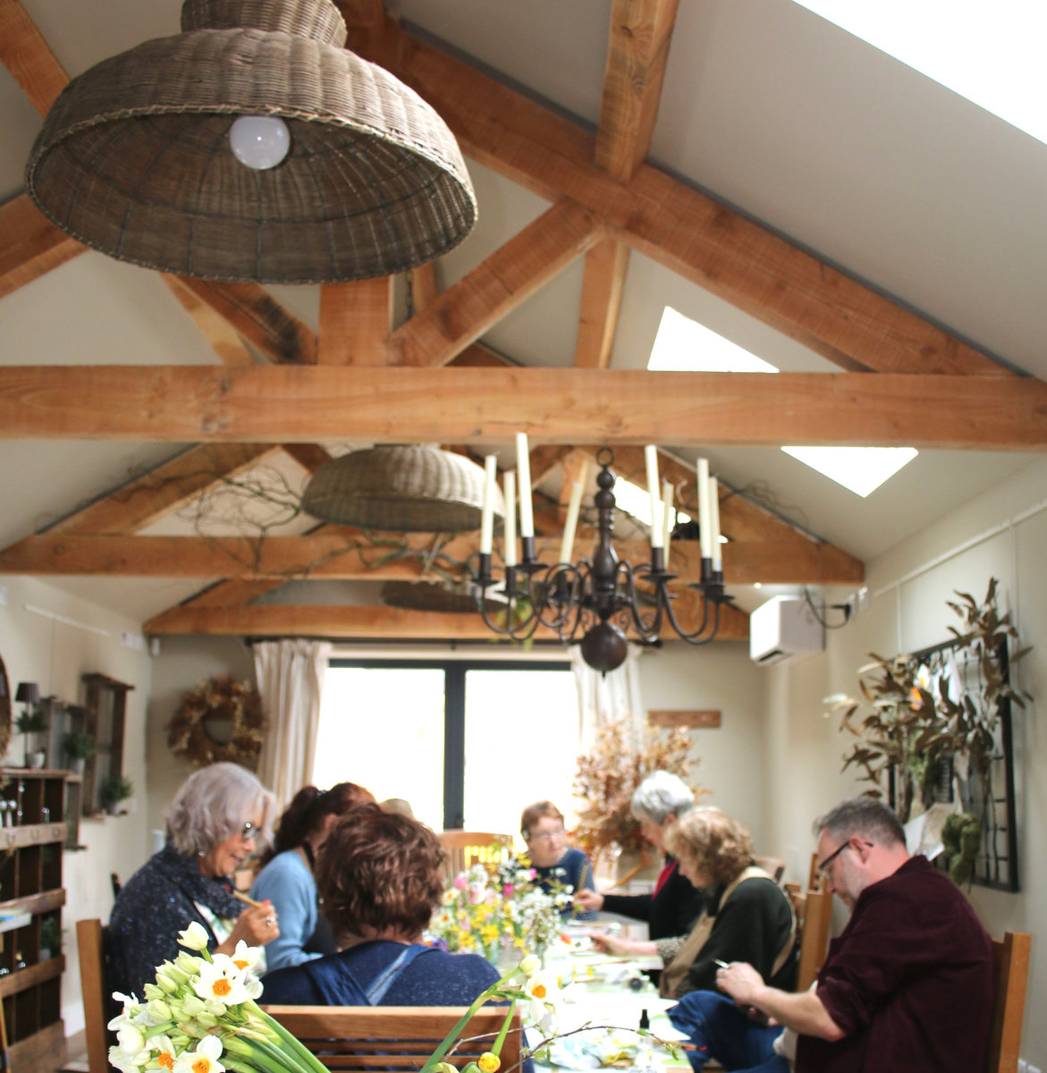 People%20painting%20in%20art%20workshop%20with%20Georgia%20Peskett_03